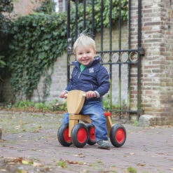 New Classic Toys® New Classic Toys Road Star Junior Freewheel Red/Brown -Optimal Bike Store new classic toys loopfiets road star 4 wielen 50 cm hout rood 5 397433 1589283110